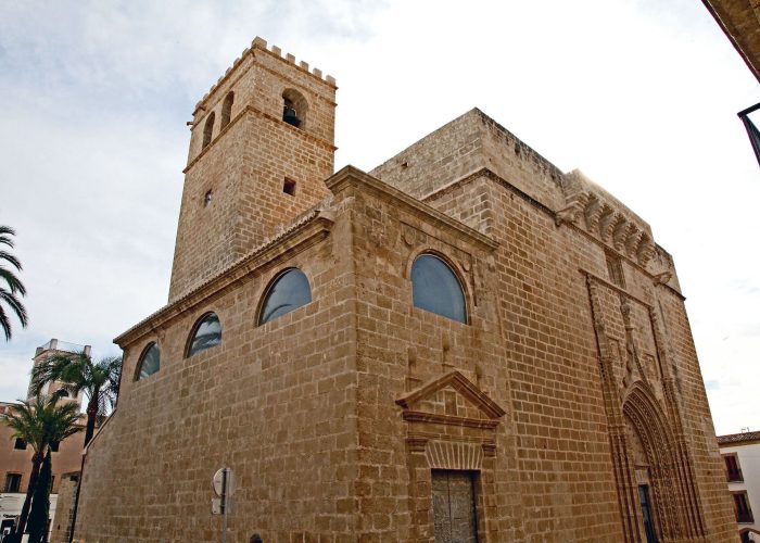 iglesia-de-san-bartolome-y-campanario iglesia-de-san-bartolome-y-campanario